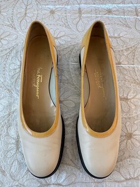 Salvatore Ferragamo Cream Leather Flats with Yellow Trim